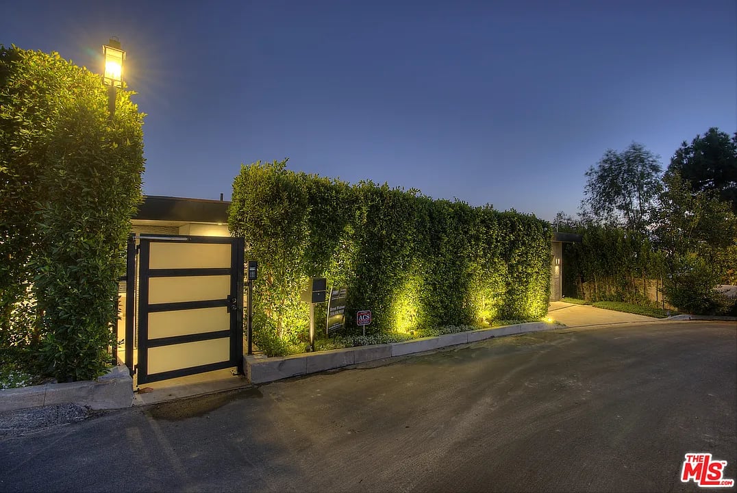 8130 W Laurel View Dr