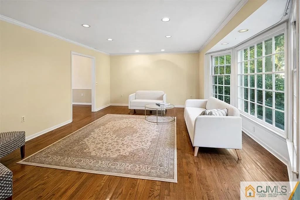 12 Beechtree Ln