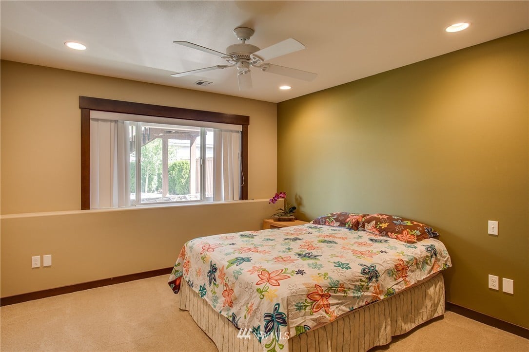 125 W Emerson Dr