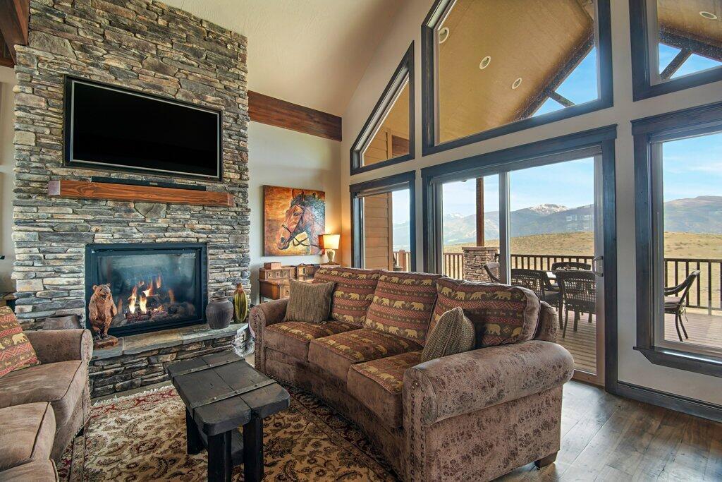 828 Lund Dr
