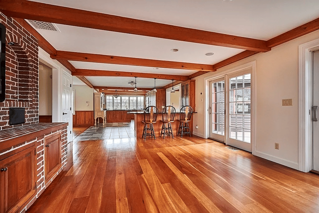 257 Leyden Rd