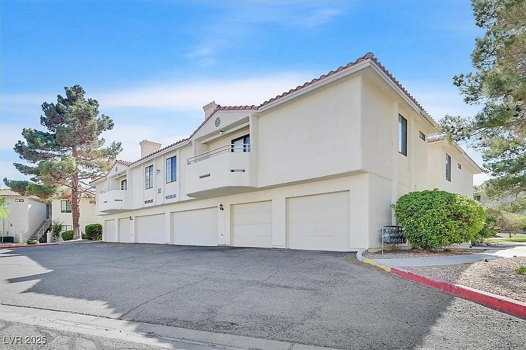 2633 S Durango Dr #204