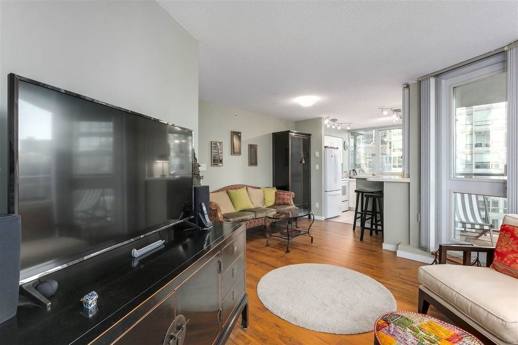 555 Jervis St, #705