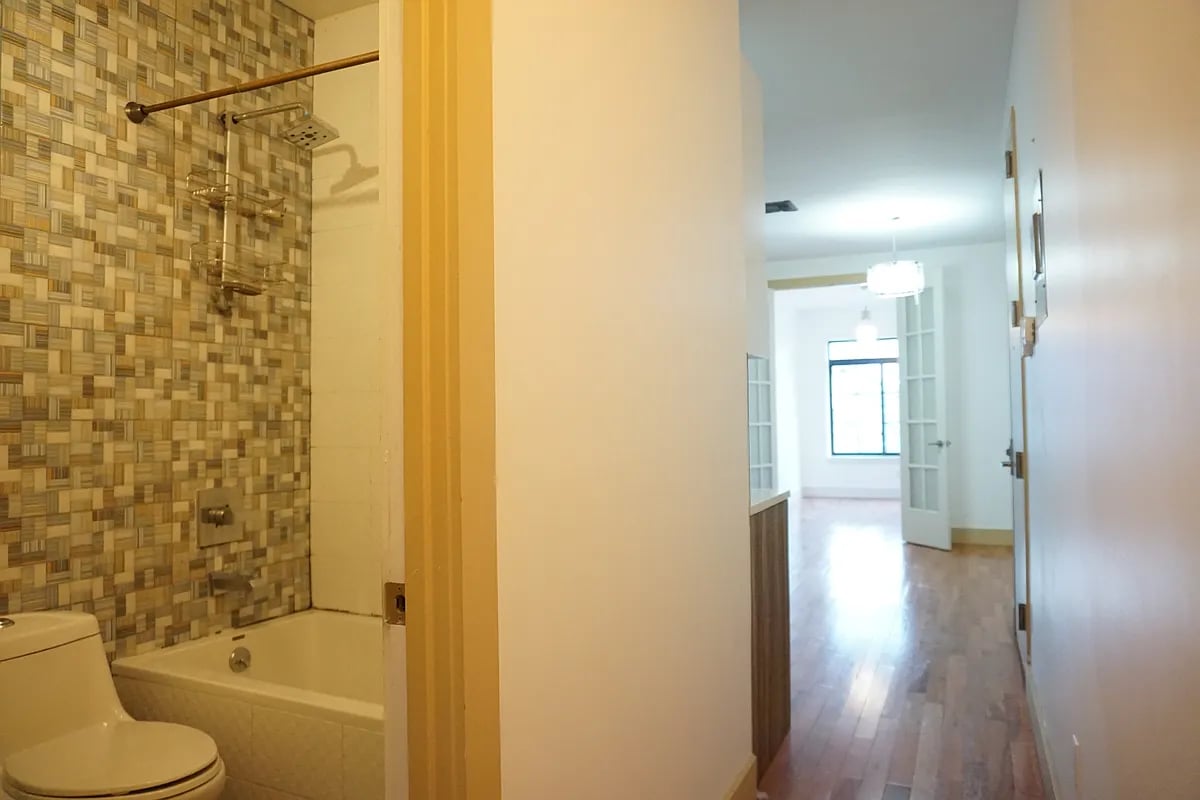 218 Boerum St 2R