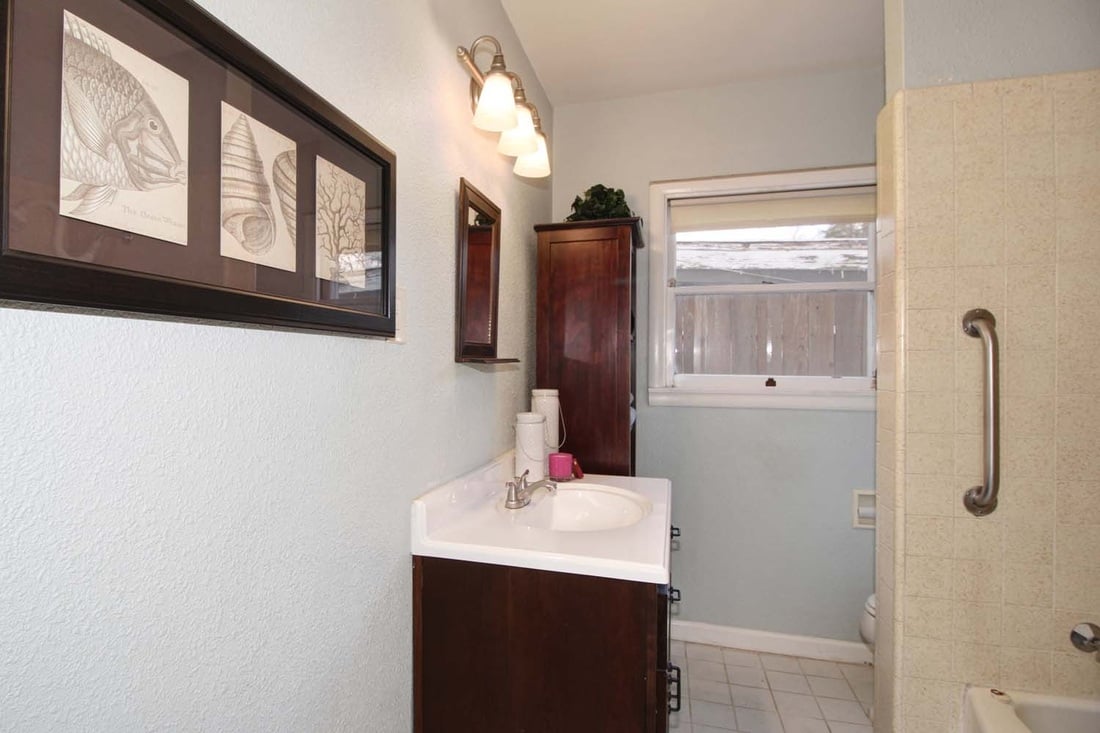 Just listed! Darling Elmhurst home