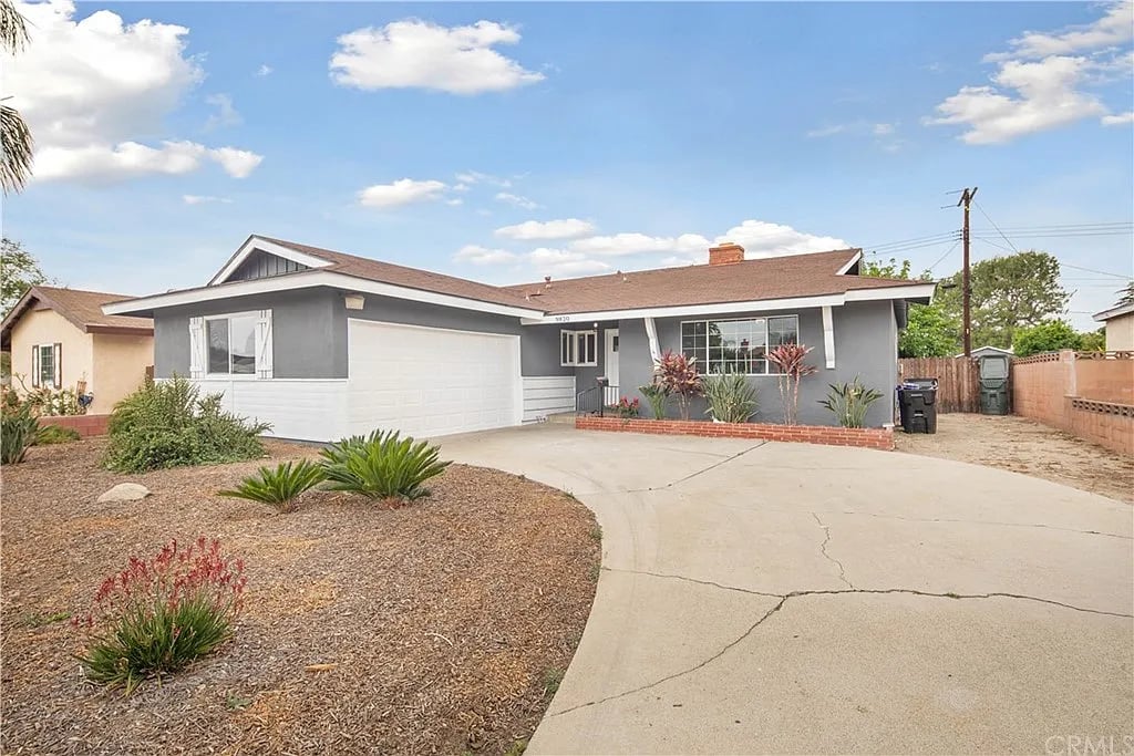 9820 Camulos Ave