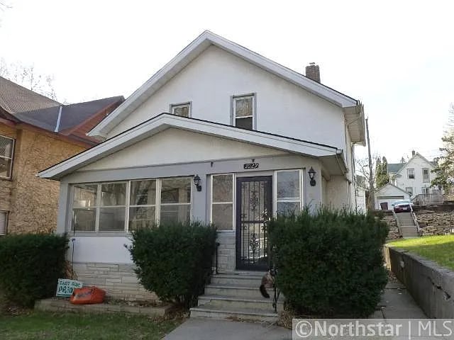 1029 Burr St
