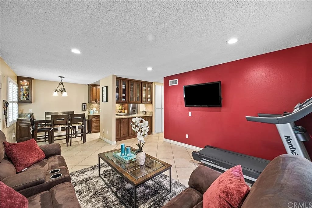 5548 Temple City Blvd