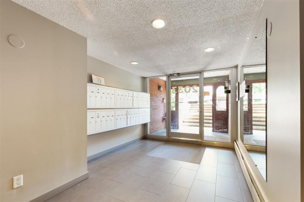 2033 W 7th Ave, #202