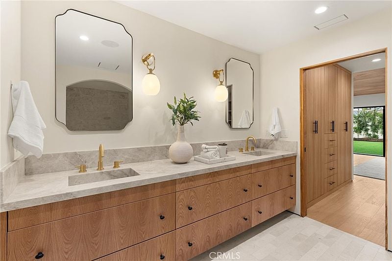 3080 Country Club Dr
