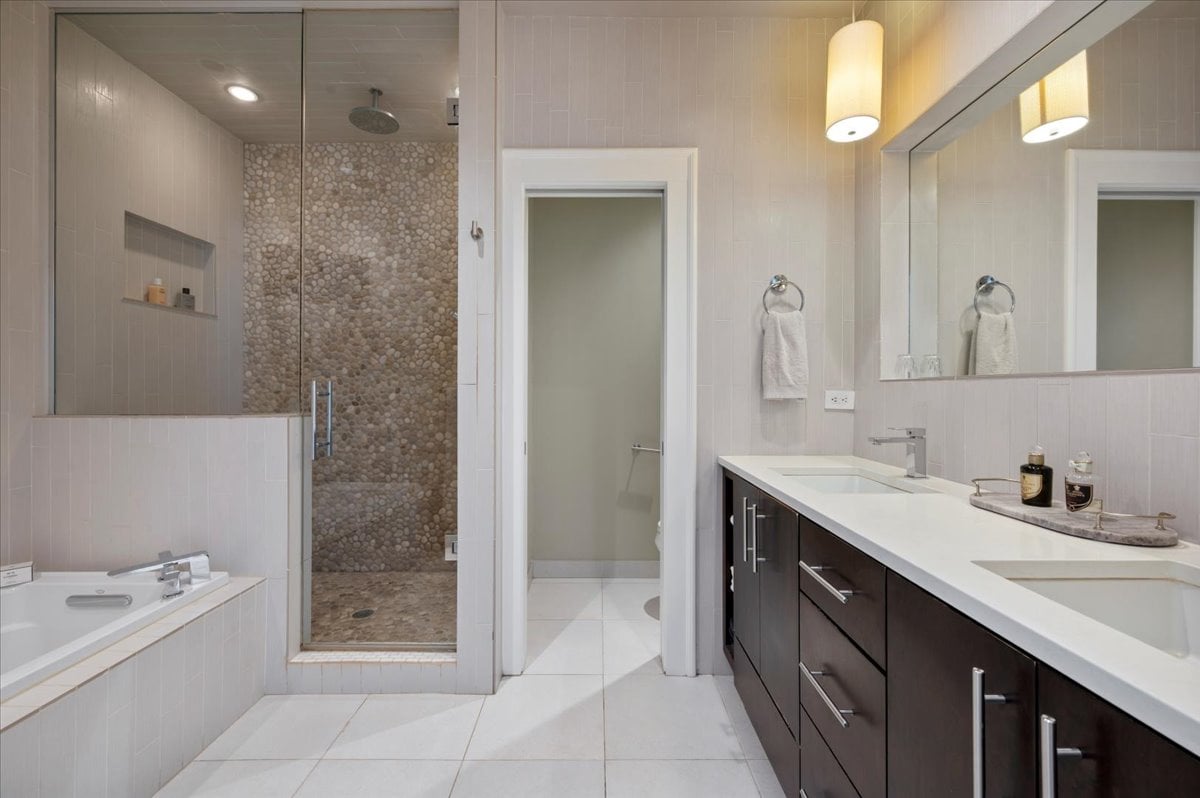 1821 N Larrabee Unit 2