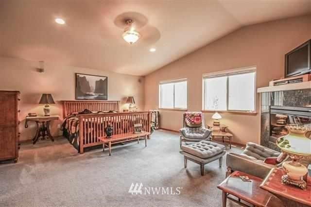 100 W Emerson Dr