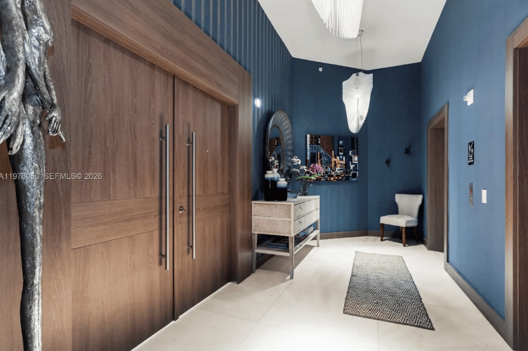 LUXURY IN THE MIAMI SKY