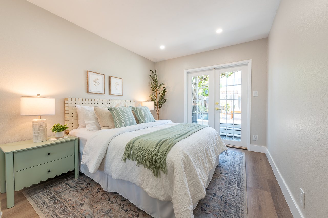 Newly Remodeled. 1 Bed/Bth down, Pioneer Elem!