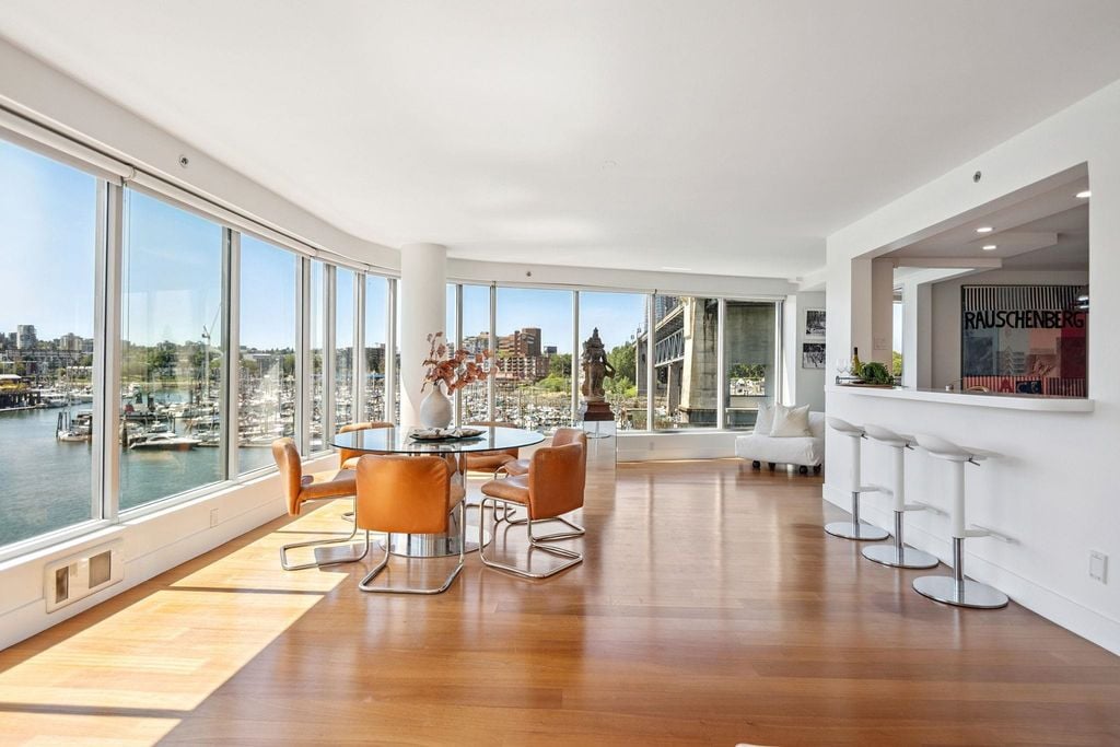 1012 Beach Ave, #301
