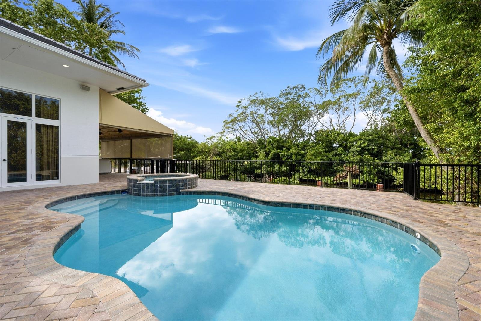  608 Inlet Rd