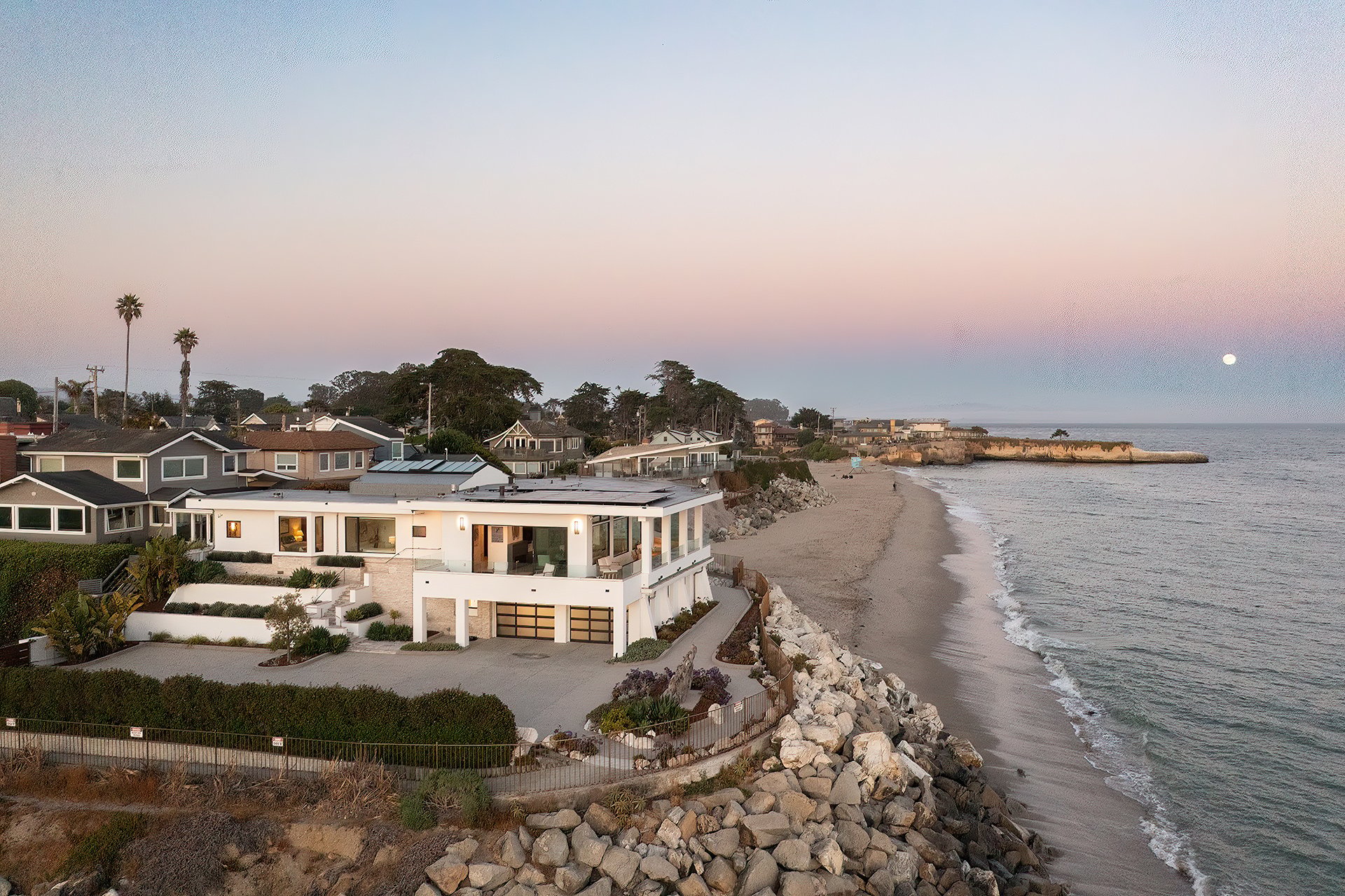 Contemporary Oceanfront Retreat