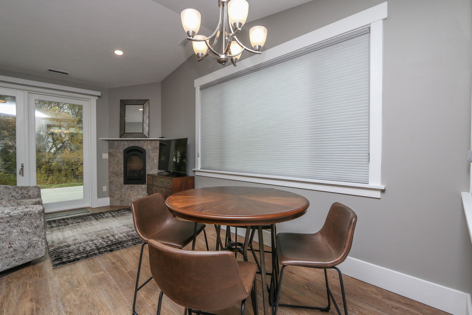 15 Creekside Ln