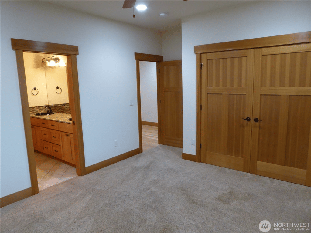 541 Village Dr