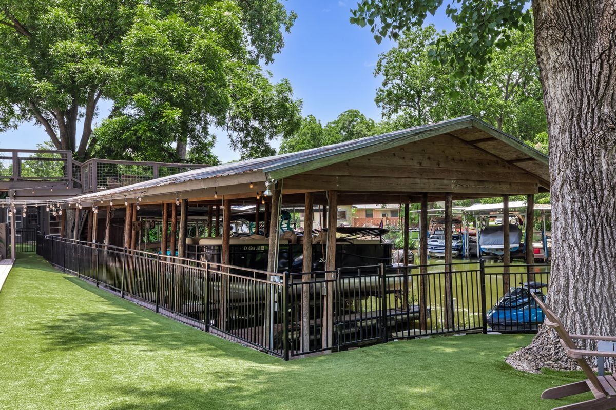 LAKE AUSTIN | 5 BOAT SLIP MUTLI FAMILY PROPERTY 