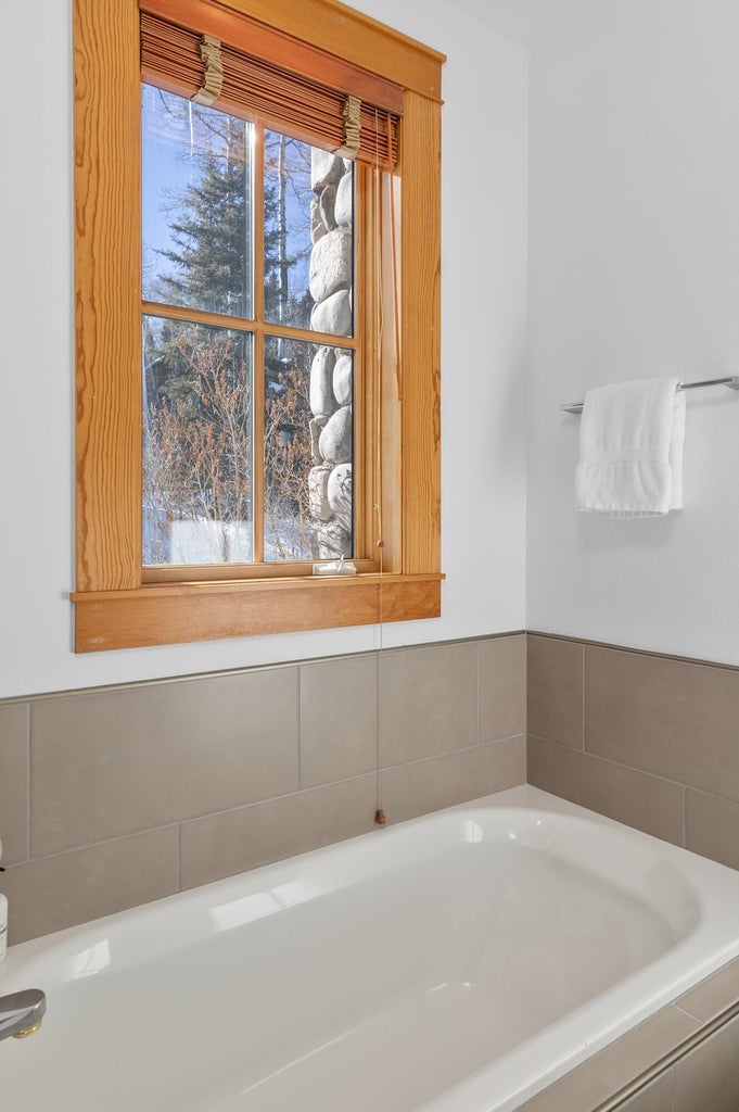 105 Polecat Ln