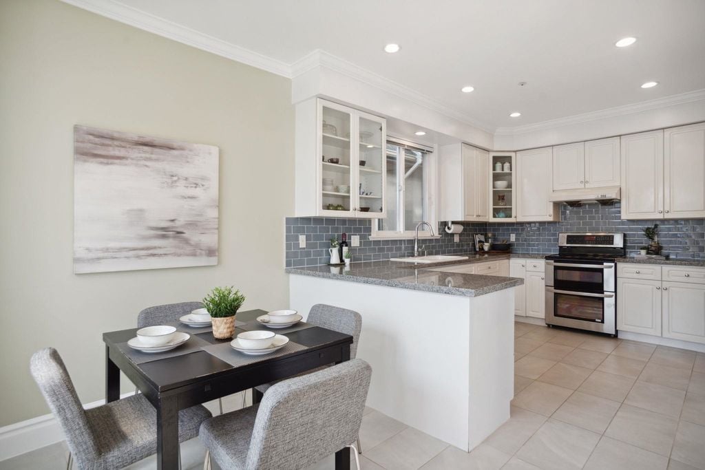 116 W 46th Ave
