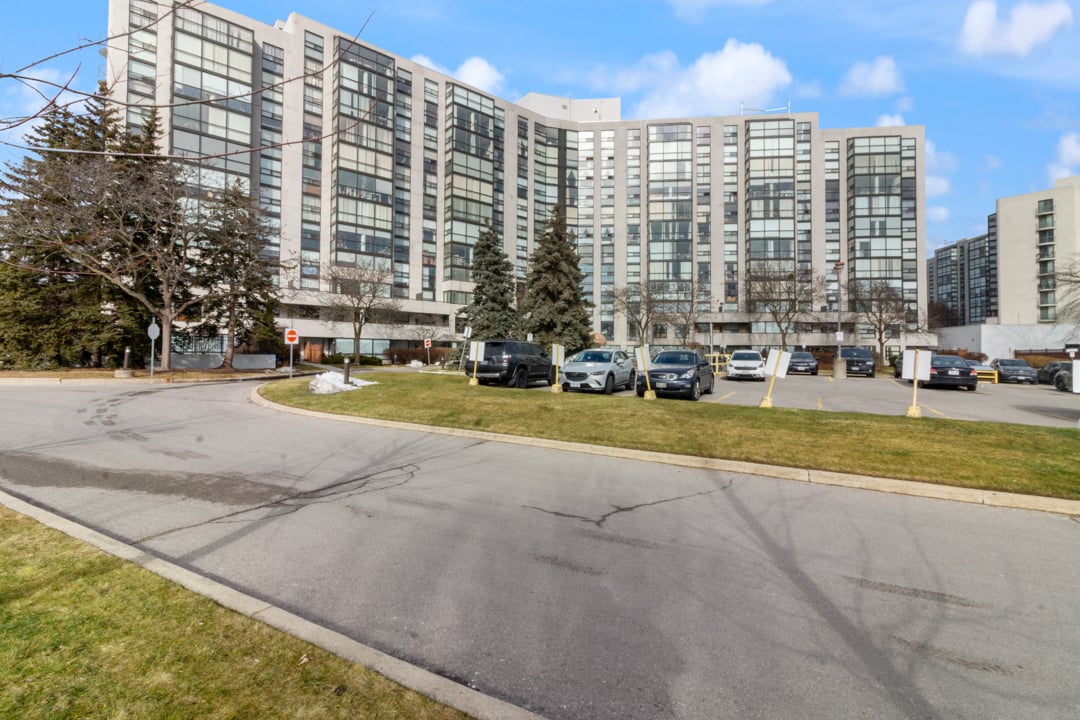 40 Harding Blvd #604