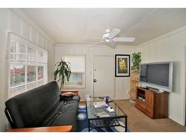 818/820 Queenstown Ct.