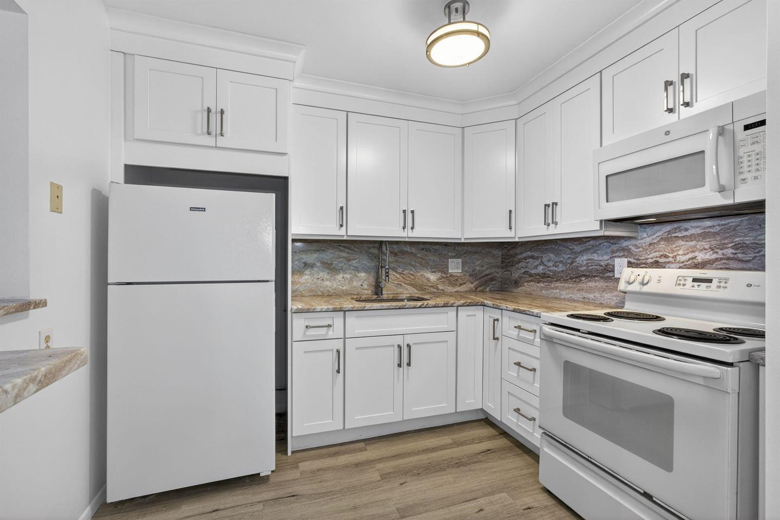 100 Shore 307 Ct