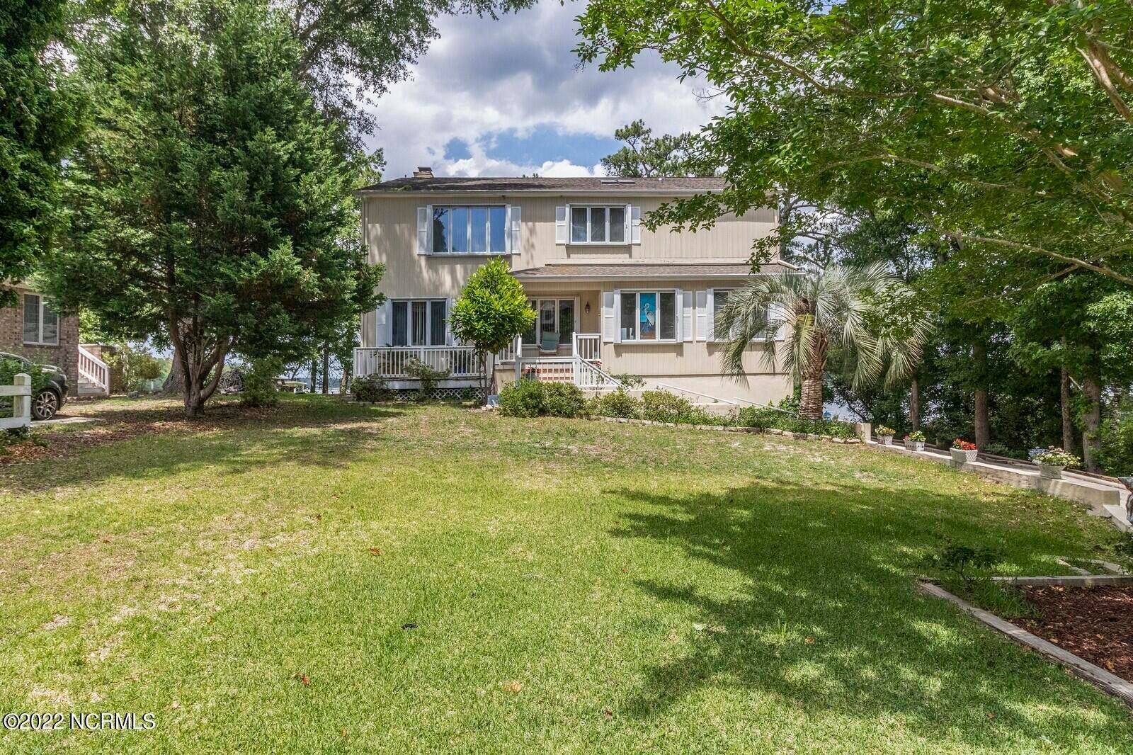 1264 Riverbend Dr SW