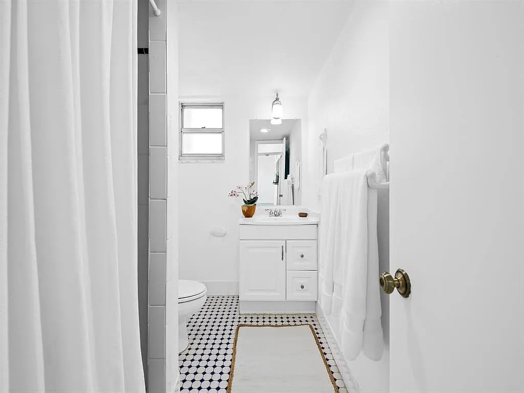 2101 S Ocean Drive 801