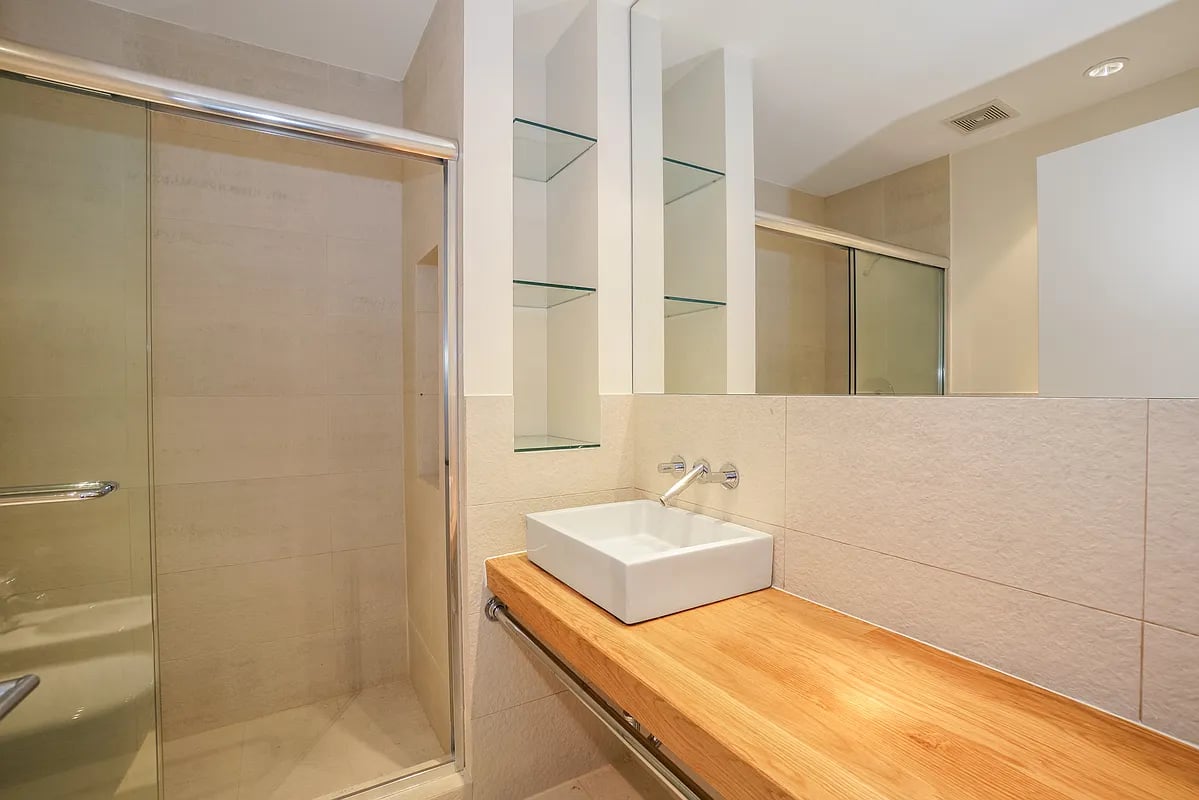 459 W 47TH St PARLOR