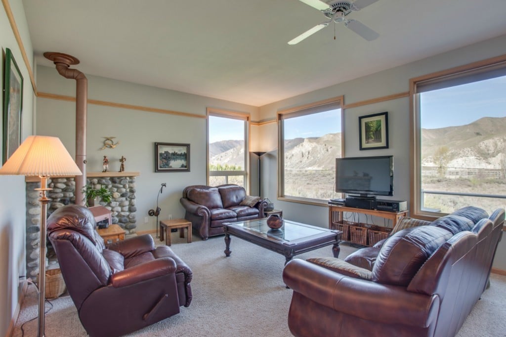 325 Lake Front Rd