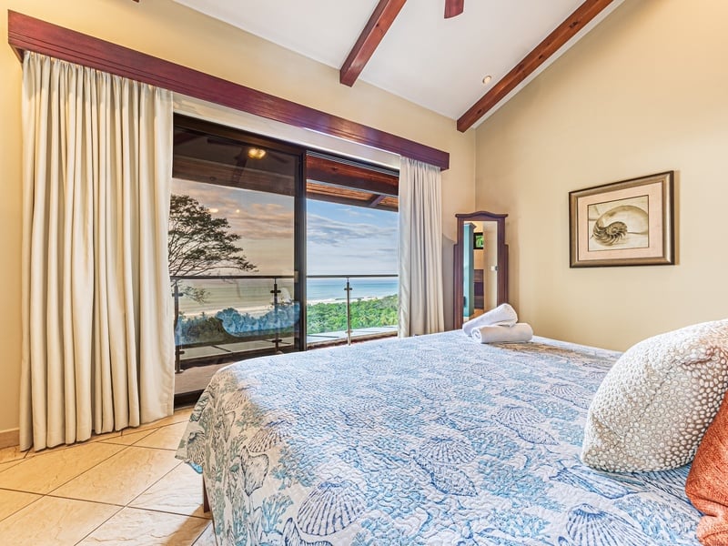 Villa Pacifica: Luxury Oceanview Retreat Steps from the Beach