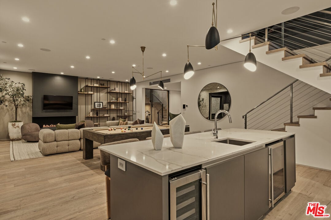 Aria Vista, Stradella Rd, 90077