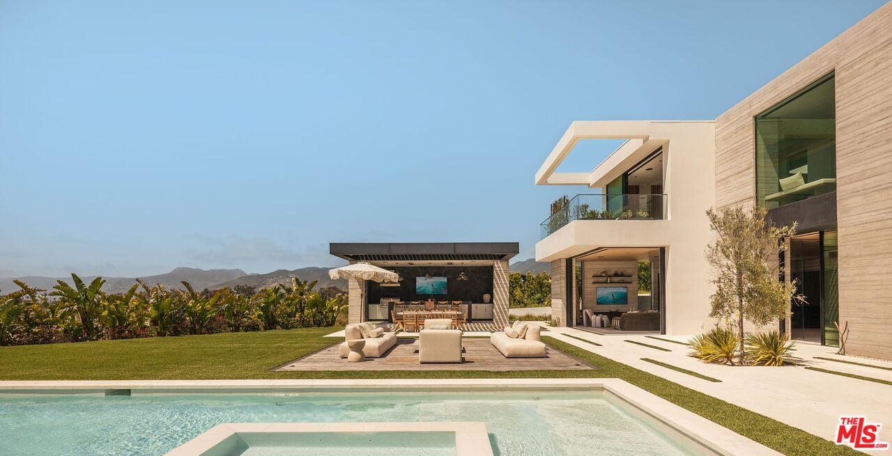 Skyreach Manor, Dume Dr, 90265