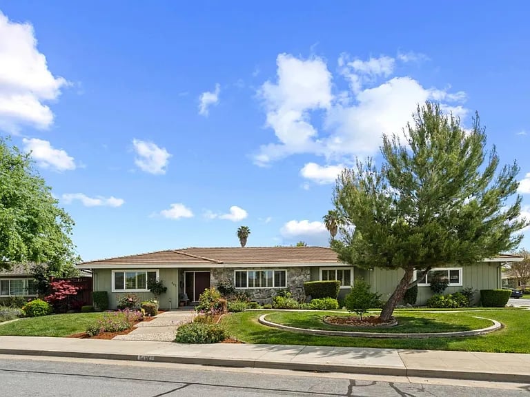 461 Tanoak Dr