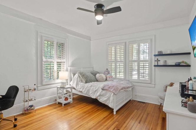 200 W Roanoke Park Dr