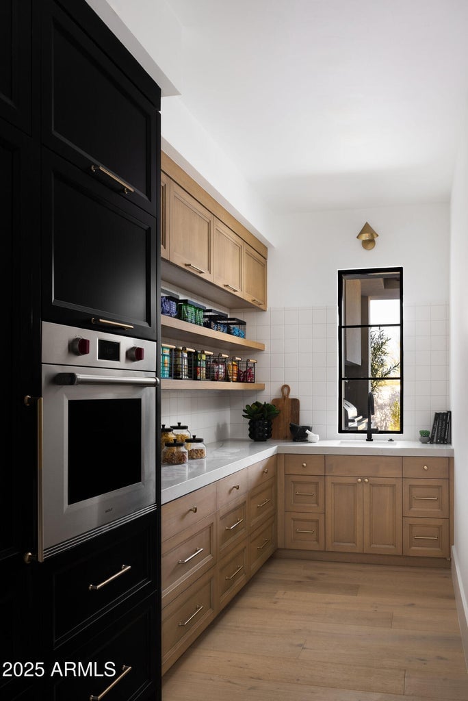 6512 E HUMMINGBIRD Ln