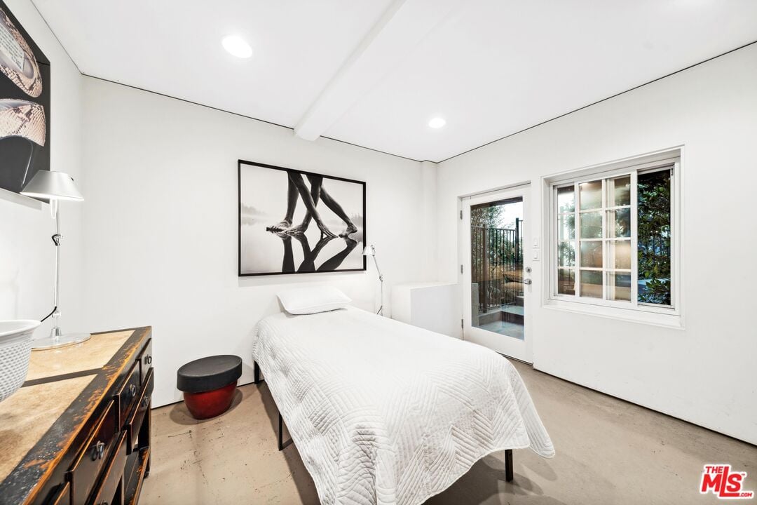 Sierra Mar Dr, 90069