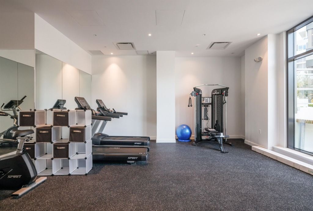 4932 Cambie St, #204