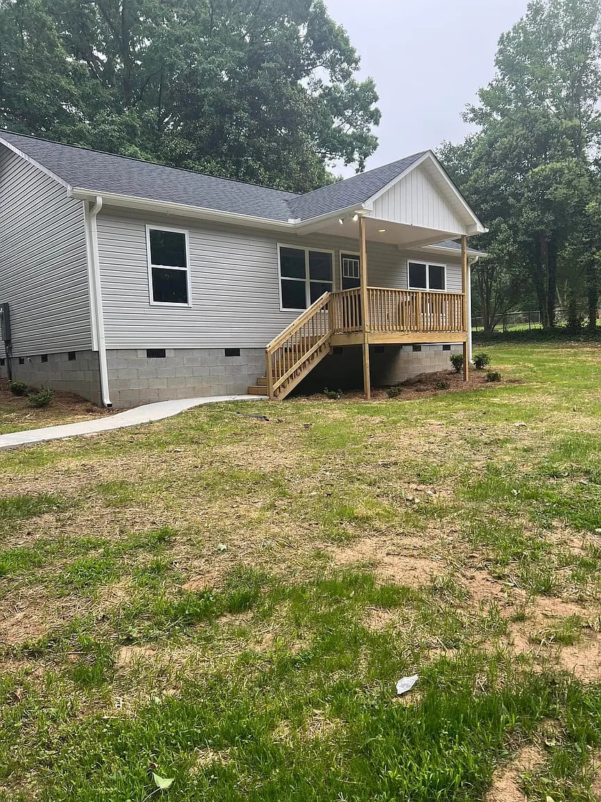 375 Woodside Ln