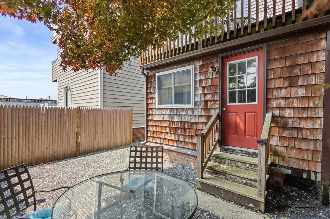 Central Newport 1BR Apartment