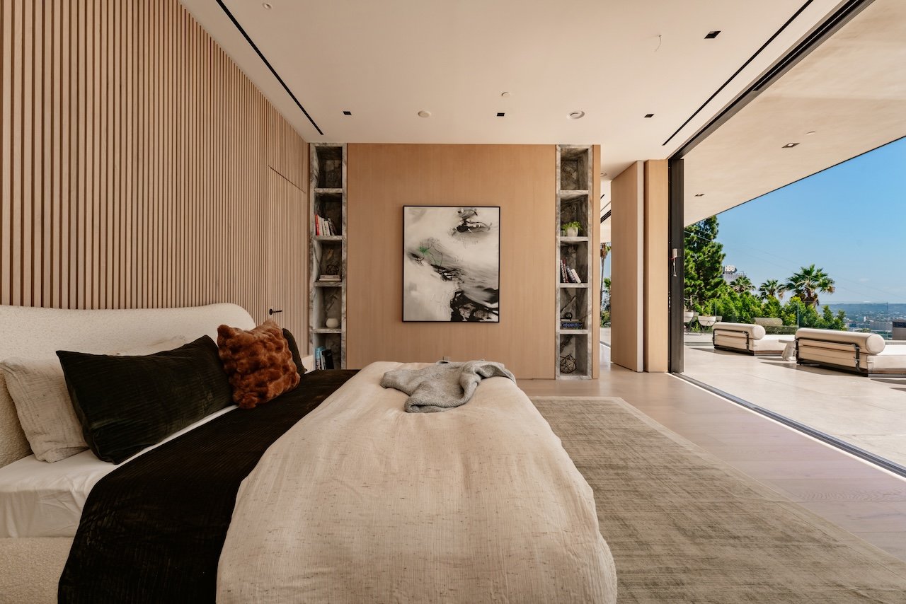 9056 St Ives
