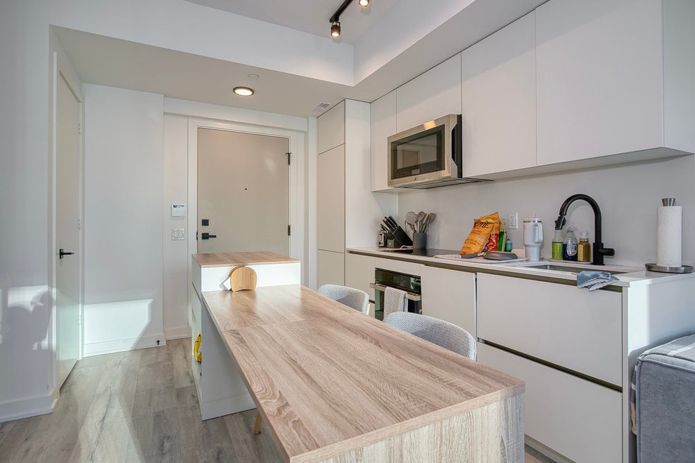 327 King Street W 1408