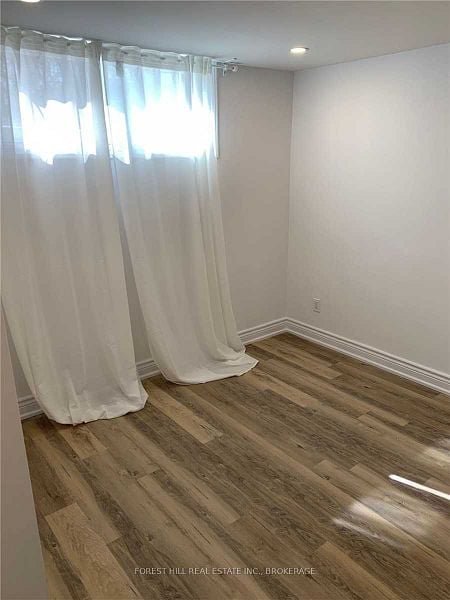 291 Brighton Ave Unit: Lower