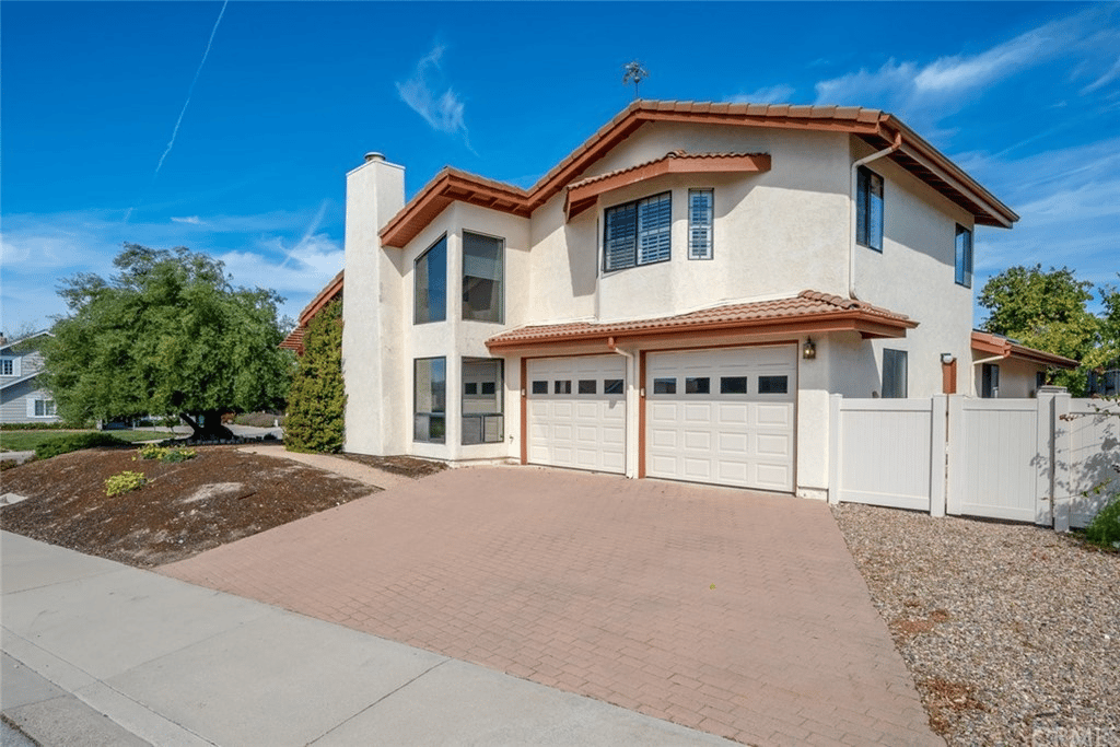 212 Mariposa Cir