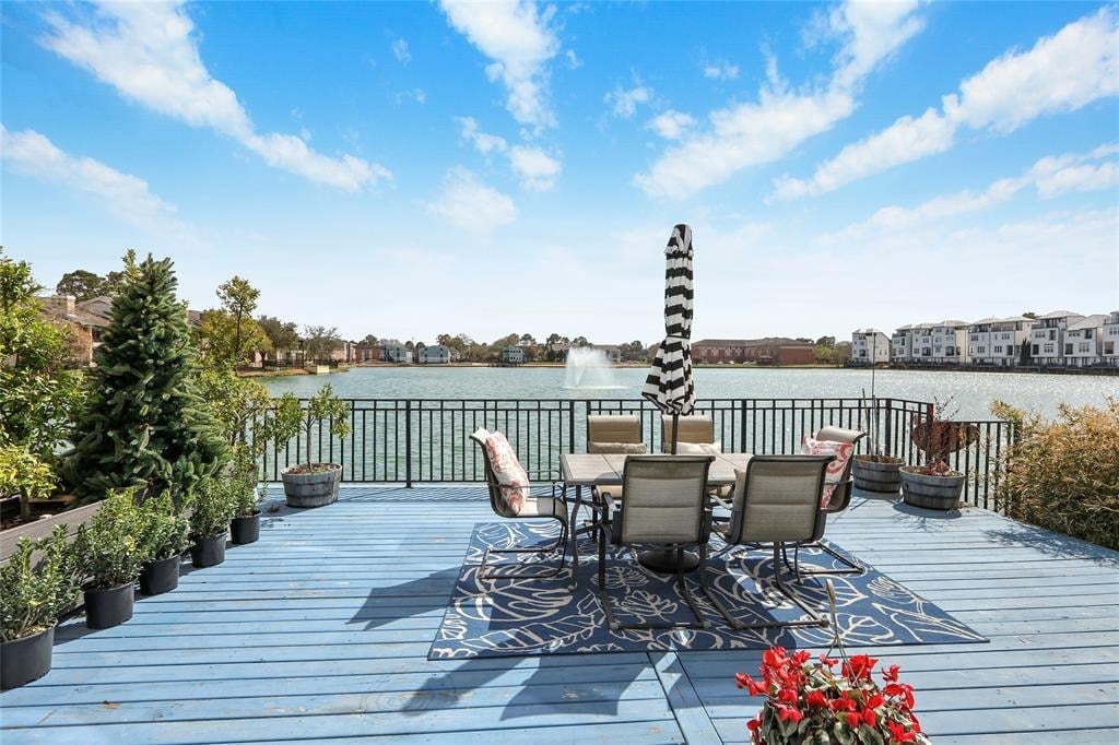 8839 Lakeshore Bend Dr