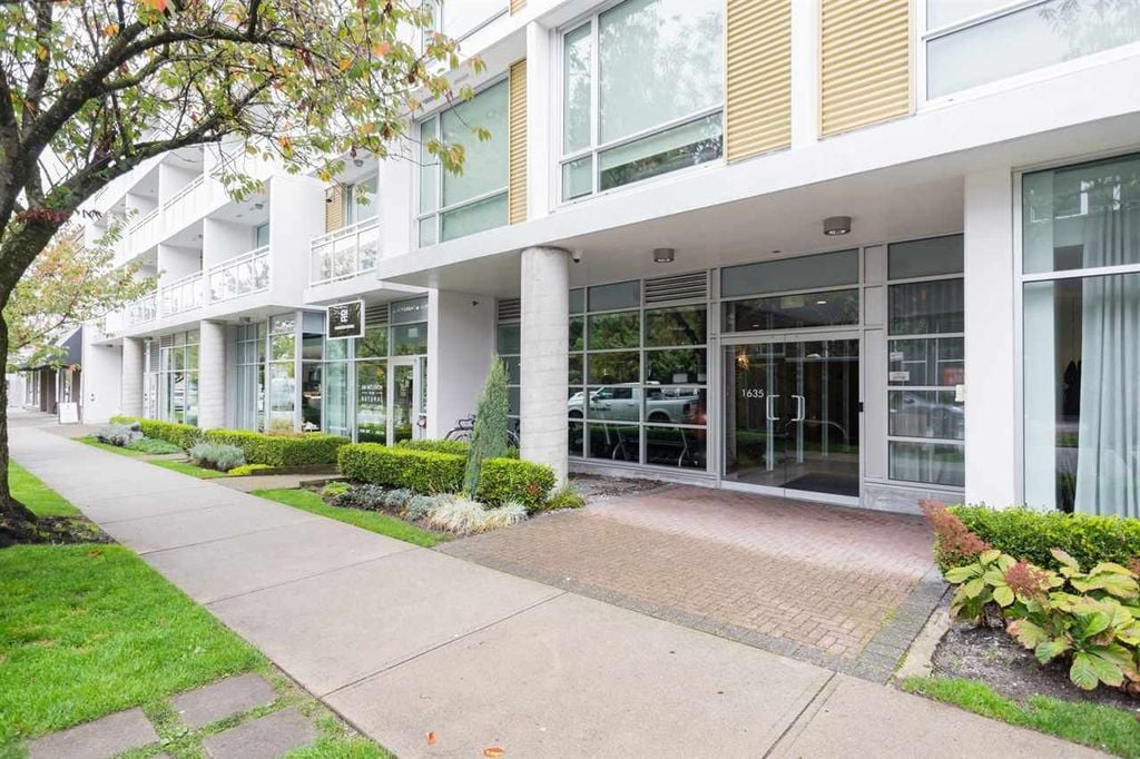 635 W 3rd Ave, #406
