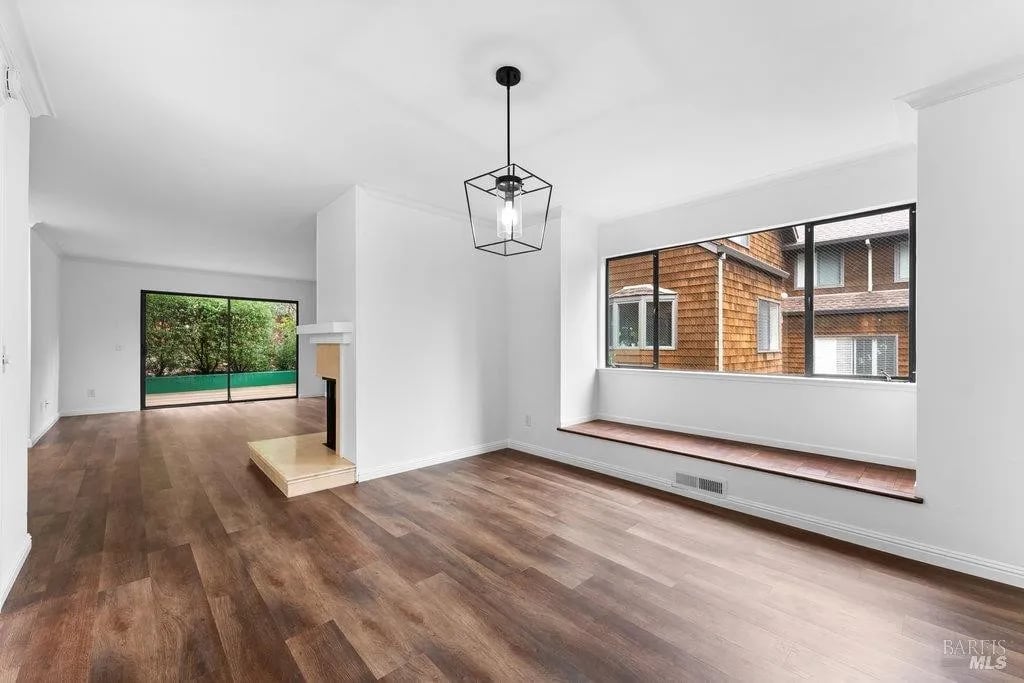 891 Magnolia Ave